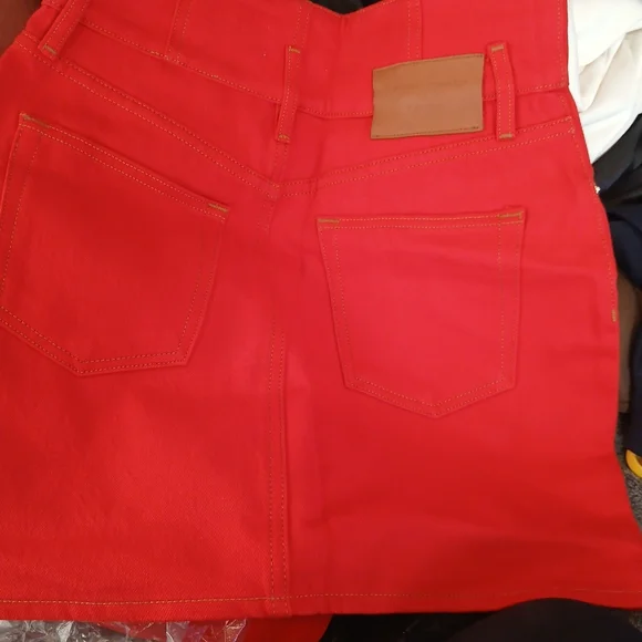 Carolina Herrera Red Skirt Set with Gold Accents - Picture 8 of 11